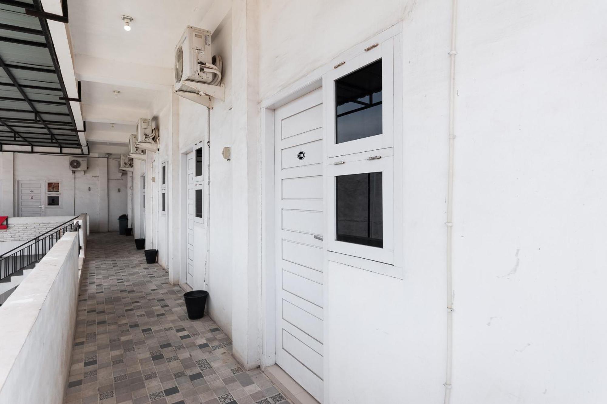 RedDoorz Syariah near RSUD Zainoel Abidin Banda Aceh Hotel Exterior foto