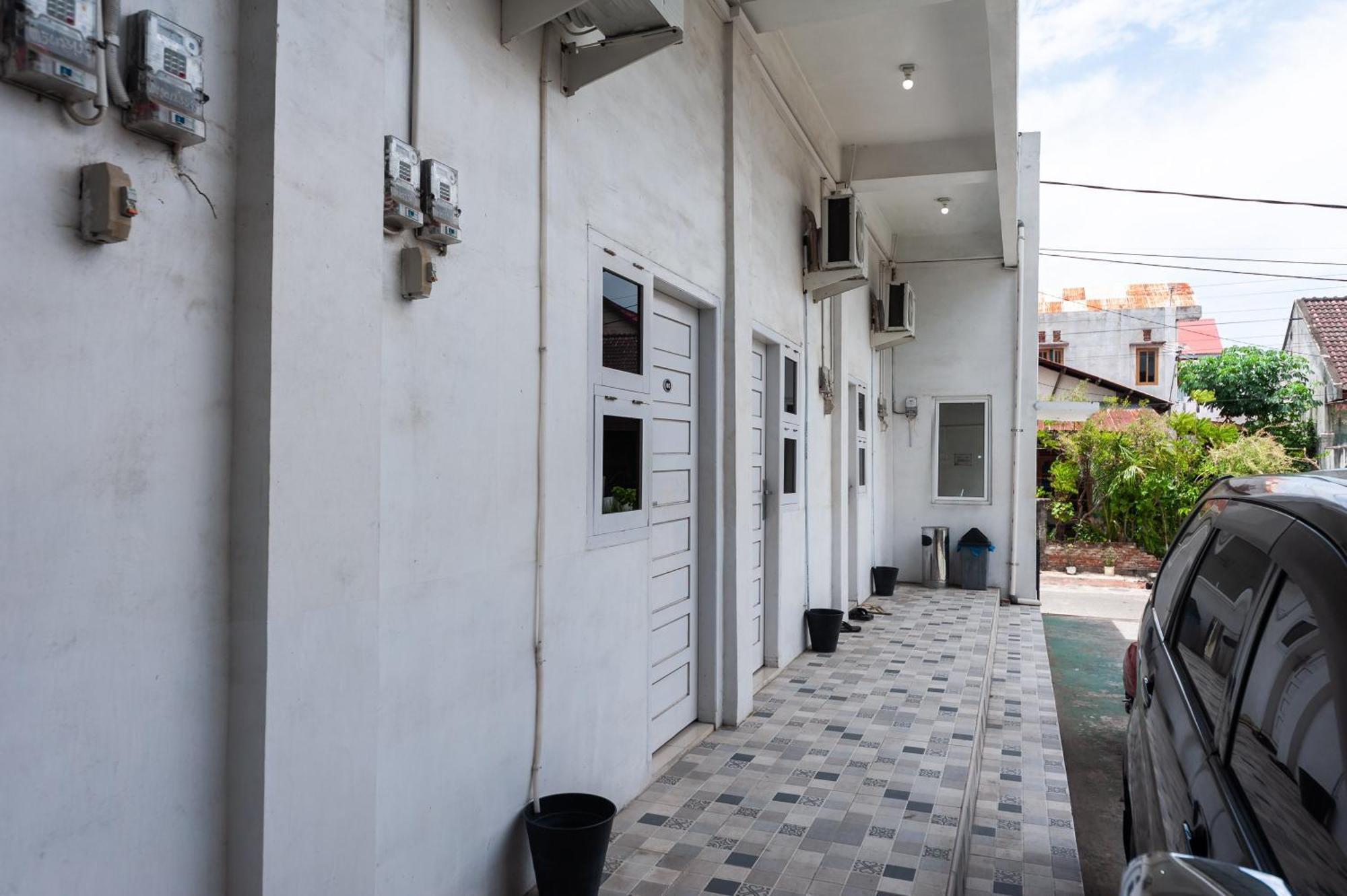 RedDoorz Syariah near RSUD Zainoel Abidin Banda Aceh Hotel Exterior foto