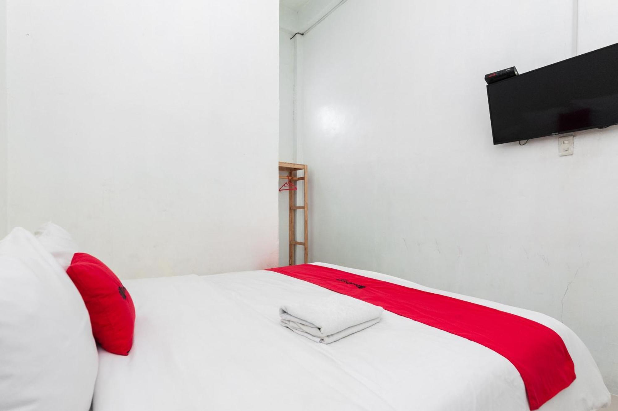 RedDoorz Syariah near RSUD Zainoel Abidin Banda Aceh Hotel Exterior foto