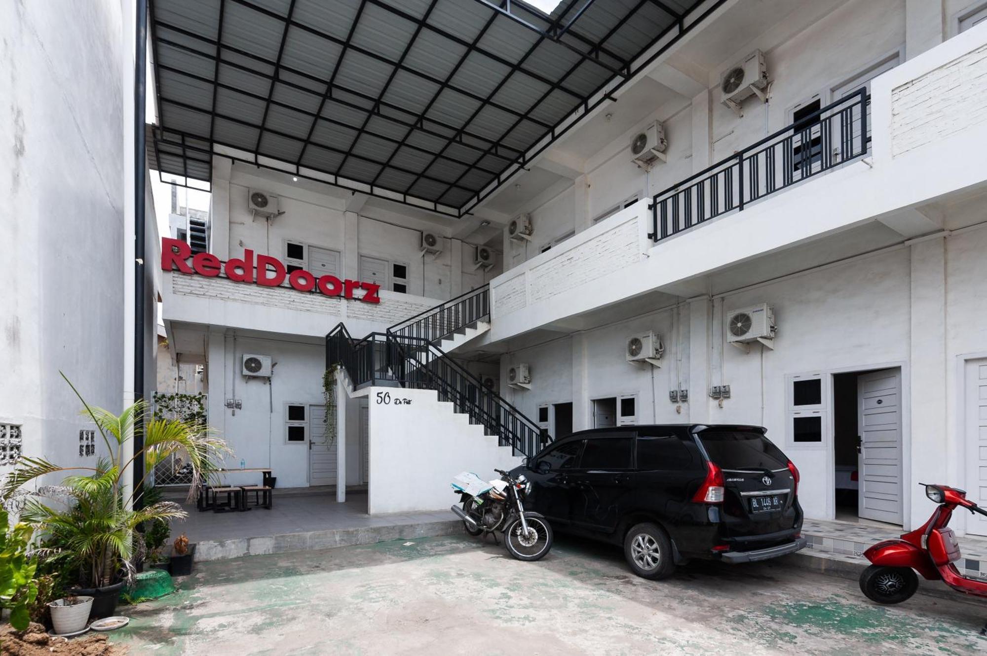 RedDoorz Syariah near RSUD Zainoel Abidin Banda Aceh Hotel Exterior foto